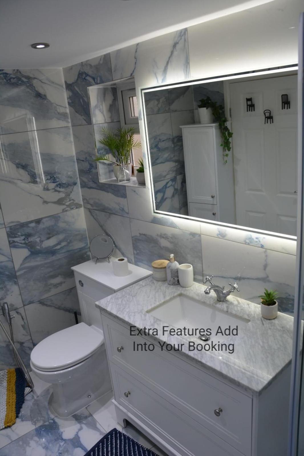 Cozy, Modern, Spacious 4 Bedroom House In London رومفورد المظهر الخارجي الصورة
